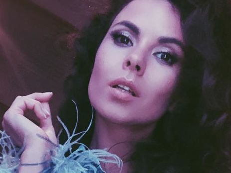 Каменских примерила образ блондинки