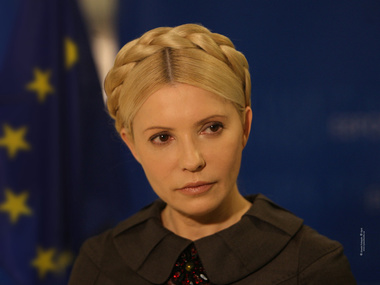 Тимошенко просит Януковича не подписывать приговор Украине