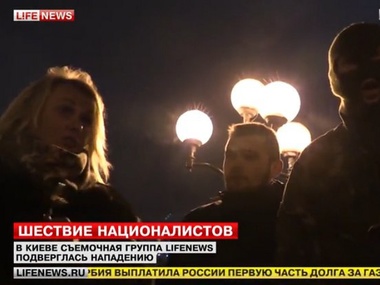 В Киеве во время шествия в честь Бандеры у журналисток LifeNews отобрали и растоптали видеокамеру