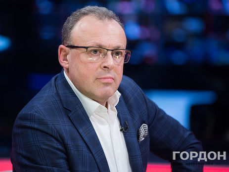 ﻿Співак: У нас справа патріоти, зліва антисеміти, попереду Путін, ззаду активісти в балаклавах. Простій людині нікуди подітися, от вони і їдуть