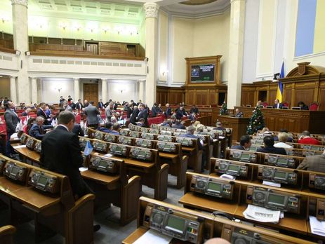 Верховная Рада обязала УПЦ МП изменить название и продлила мораторий на продажу земли. Главное за день