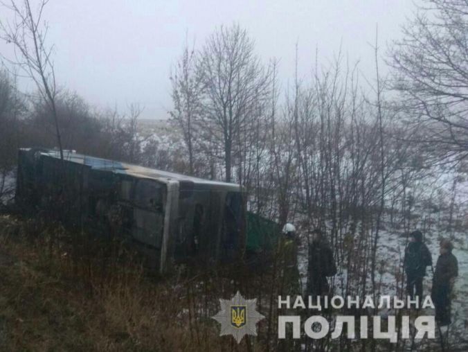 На участке трассы Киев &ndash; Одесса произошло пять ДТП, перевернулся автобус