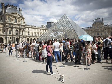Лувр остается самым посещаемым музеем мира