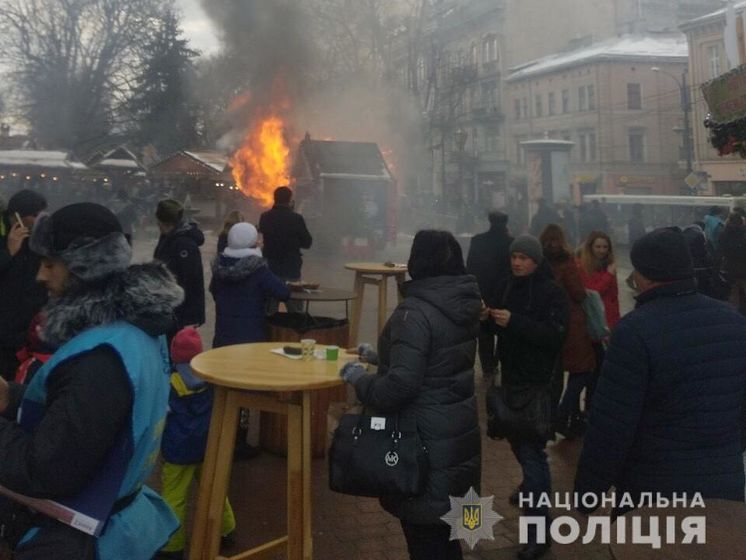 Число пострадавших в результате пожара в центре Львова возросло до пяти, работу рождественских ярмарок временно приостановили – горсовет