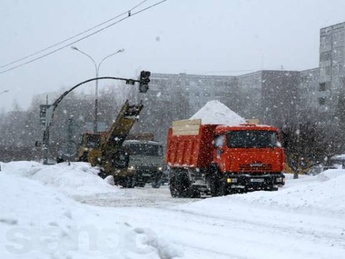Для расчистки улиц Киева от снегопада задействовали более 500 единиц техники
