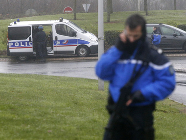 На востоке Парижа произошел третий случай стрельбы, один человек ранен, захвачены пять заложников