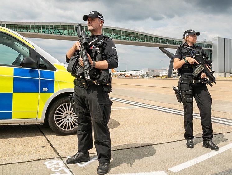 ﻿Поліція Великобританії відпустила двох затриманих за підозрою в порушенні роботи аеропорту Гатвік