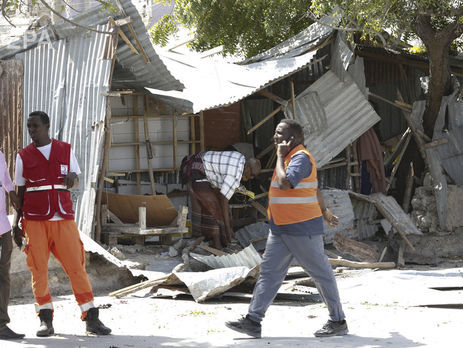 Число погибших в результате взрывов в столице Сомали возросло до 20 человек