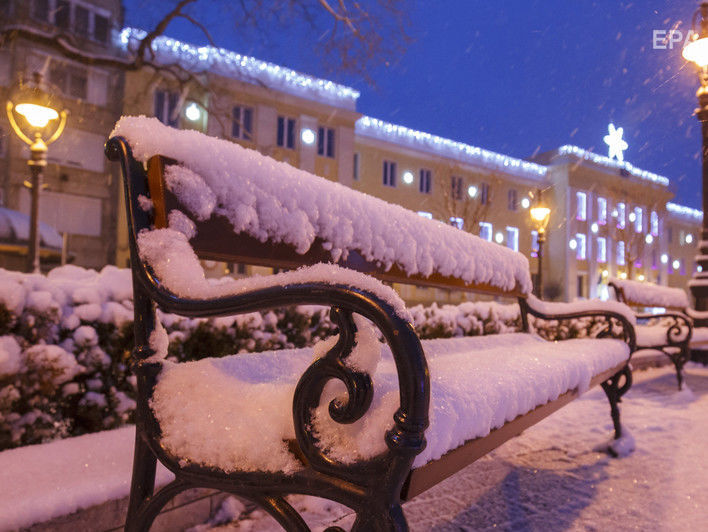 ﻿У новорічну ніч на півночі та заході України прогнозують сніг – синоптик