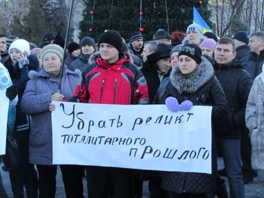 В Славянске состоялся митинг с требованием снести памятник Ленину