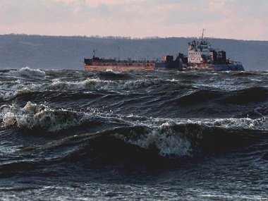 В Керченском проливе ветер достигает 20 м/с