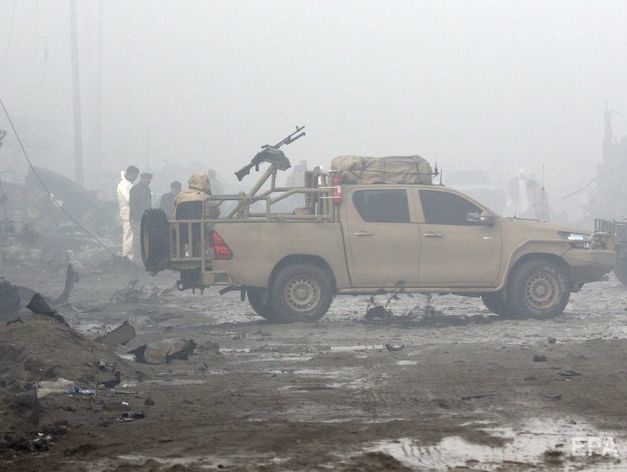﻿В Афганістані терористи взяли в заручники держслужбовців, у перестрілці загинуло 28 осіб