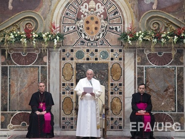 Папа Римский разрешил матерям кормить грудью в Сикстинской капелле