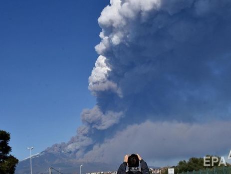 ﻿В Італії відбувається виверження вулкана Етна. Відео