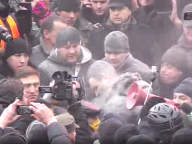 Кличко встал между милицией и протестующими в центре столкновений