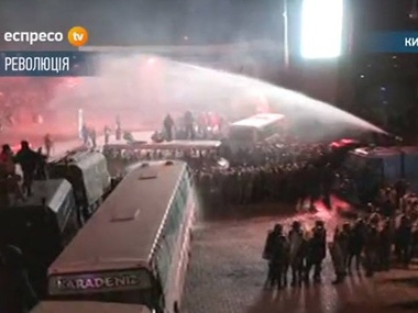 Оробец: "Тендерные" водометы не в силах разогнать протестующих