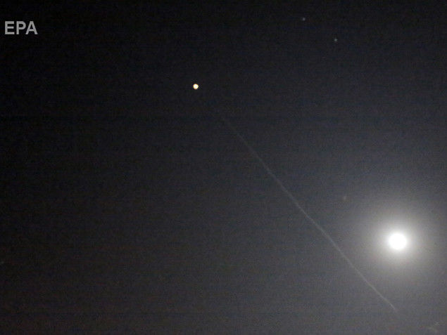 ﻿У Сирії повідомили про авіаудари Ізраїлю по околицях Дамаска, ізраїльська армія заявила про запуск ракет сирійцями