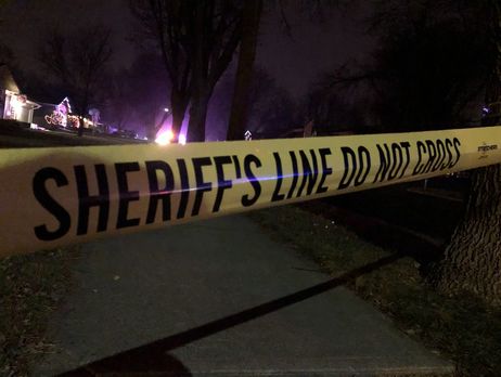 В США самолет упал на жилые дома, известно об одном погибшем