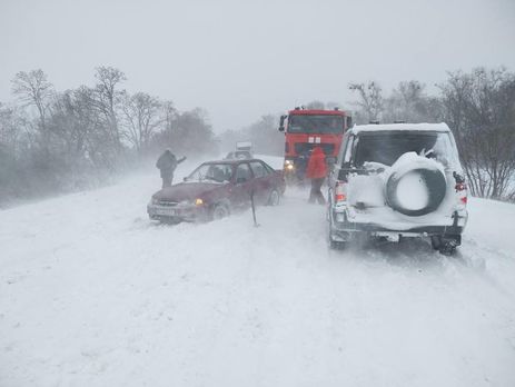 ﻿Через негоду в Кіровоградській, Полтавській і Черкаській областях запровадили обмеження руху транспорту