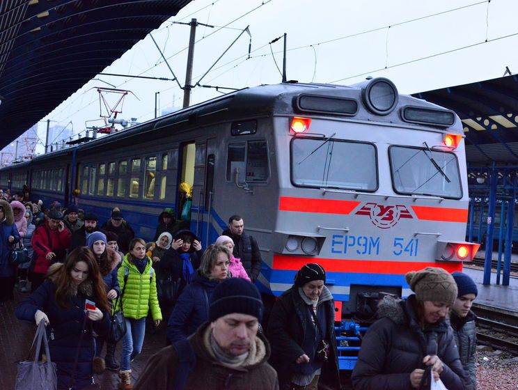 Из-за непогоды в Полтавской области "Укрзалізниця" назначила дополнительные поезда