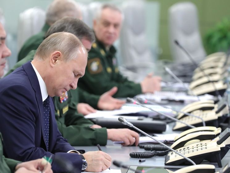 ﻿Російські військові в присутності Путіна запустили ракету з гіперзвуковою боєголовкою