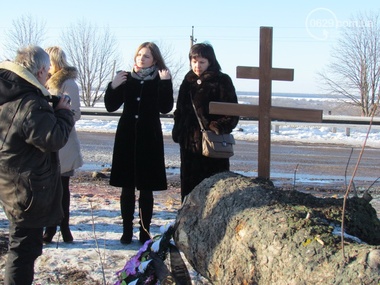 Военные установили памятный крест на месте трагедии под Волновахой. Фоторепортаж