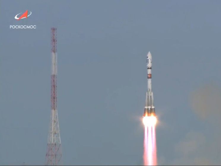 ﻿"Роскосмос" запустив ракету-носій "Союз-2.1а" із 28 супутниками