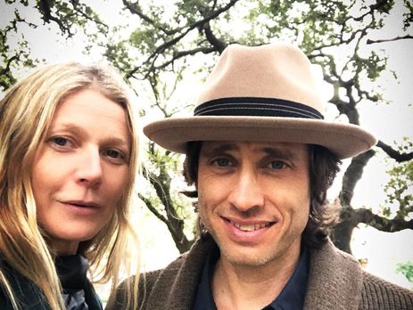 Пэлтроу показала новые свадебные фото