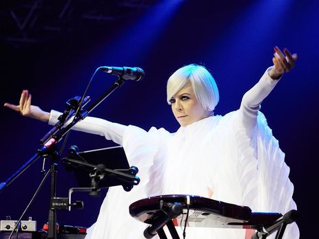 Onuka готовит проект с использованием древних инструментов