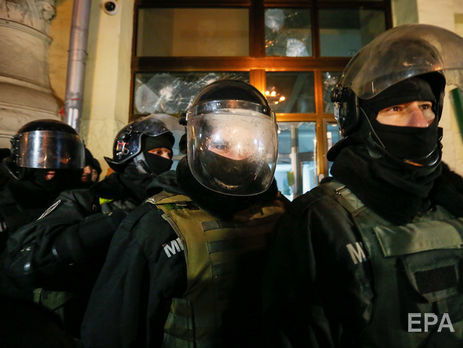 ﻿У прокуратурі заявили, що не мають достатніх доказів провини командира полку поліції Києва в розгоні Євромайдану