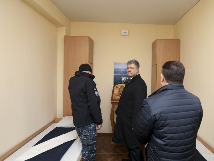 ﻿Порошенко повідомив, що для захоплених РФ українських моряків зарезервовано нове житло в Одесі
