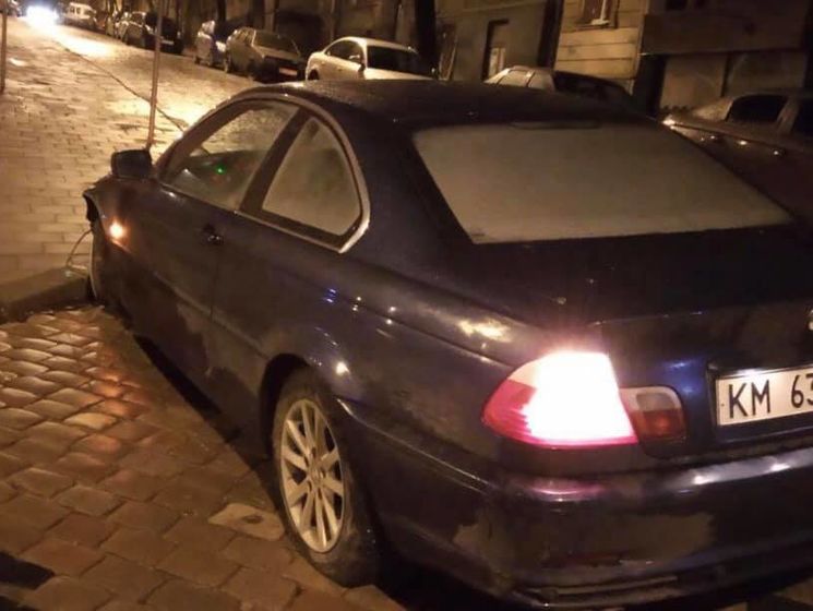 ﻿У Львові BMW на смерть збив жінку на трамвайній зупинці, водій зник із місця аварії