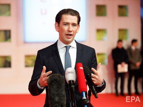 ﻿Курц заявив, що виступає за поступове зняття санкцій проти РФ у разі повного припинення вогню на Донбасі, але поки 