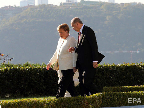 ﻿Меркель закликала Ердогана до стриманості у зв'язку з виведенням американських військ із Сирії