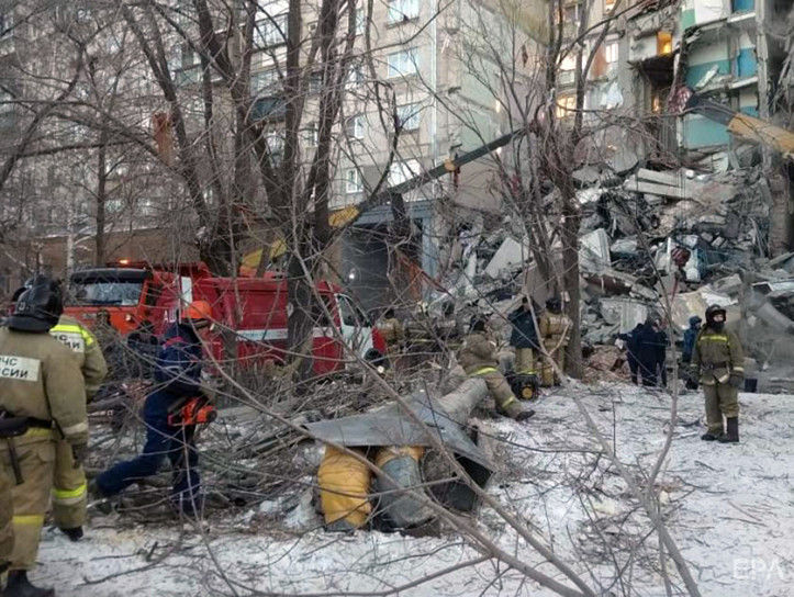 В мэрии Магнитогорска заявили, что еще два подъезда пострадавшего от взрыва дома могут обрушиться