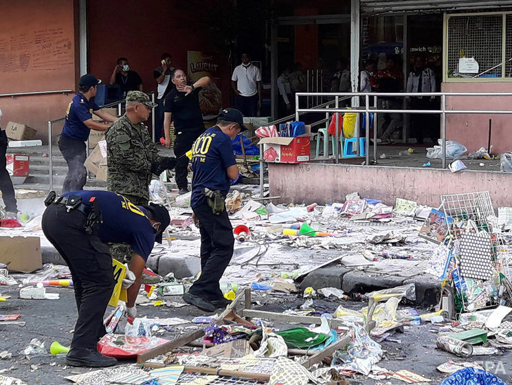 ﻿Біля входу в торговий центр на Філіппінах прогримів вибух, є загиблі
