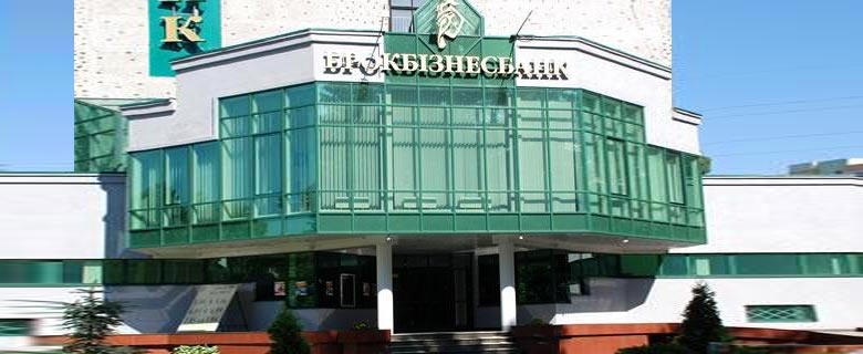МВД: Горловские террористы ограбили банк Курченко почти на миллион гривен