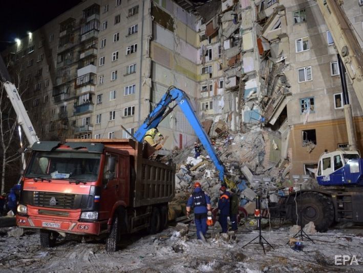 ﻿Кількість загиблих під час обвалення частини будинку в Магнітогорську зросла до семи, доля 37 осіб невідома