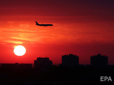 Пьяный дебош в самолете, летевшем из Сочи в Москву, устроил известный российский хоккеист