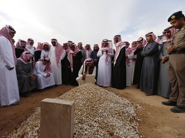 Короля Саудовской Аравии Абдуллу похоронили в безымянной могиле в Эр-Рияде. Фоторепортаж