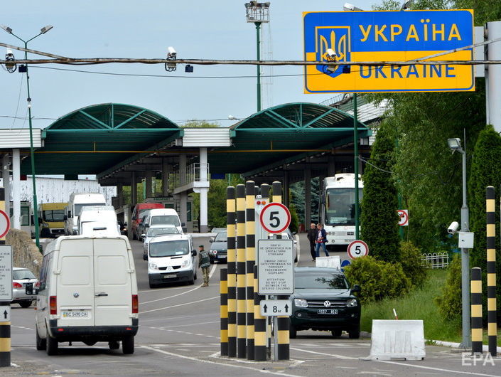 На границе с Польшей закрыли один из двух пешеходных переходов