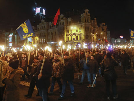 ﻿У Києві відбувся хід на честь дня народження Бандери. Фоторепортаж