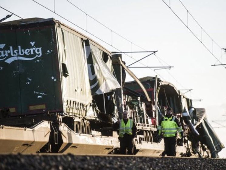 В Дании шесть человек погибли в результате аварии на железной дороге
