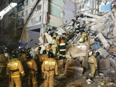 Жителей уцелевших подъездов обрушившегося в Магнитогорске дома пустили домой за вещами