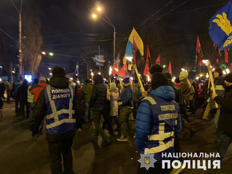 В мероприятиях по случаю 110-й годовщины со дня рождения Бандеры по всей Украине участвовали 7,4 тыс. человек – полиция