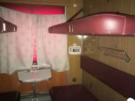 В "Укрзалізниці" исключили обрыв полки в поезде "Киев &ndash; Рахов", в результате чего пострадала женщина