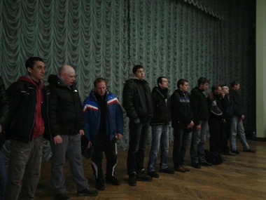 У пойманных в центре Киева "титушек" нашли молоток, биту и наркотики