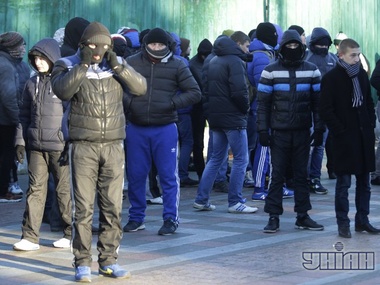 На Петровке "титушки" напали на активистов Автомайдана