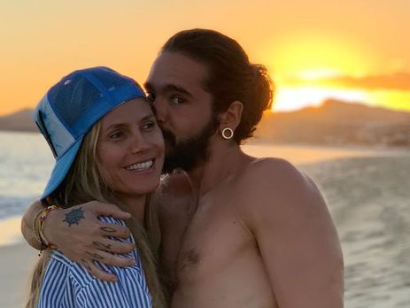 Жених Клум погладил ее ягодицы перед камерой