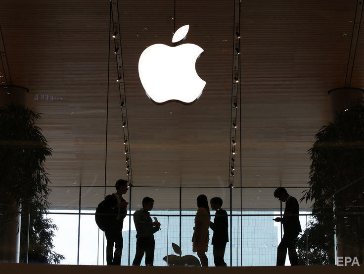 ﻿Акції Apple упали більше ніж на 8%